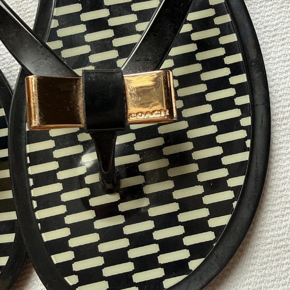 Coach Landon Jelly Thong Sandals With Gold Metal Bow Size 7 - Picture 7 of 10